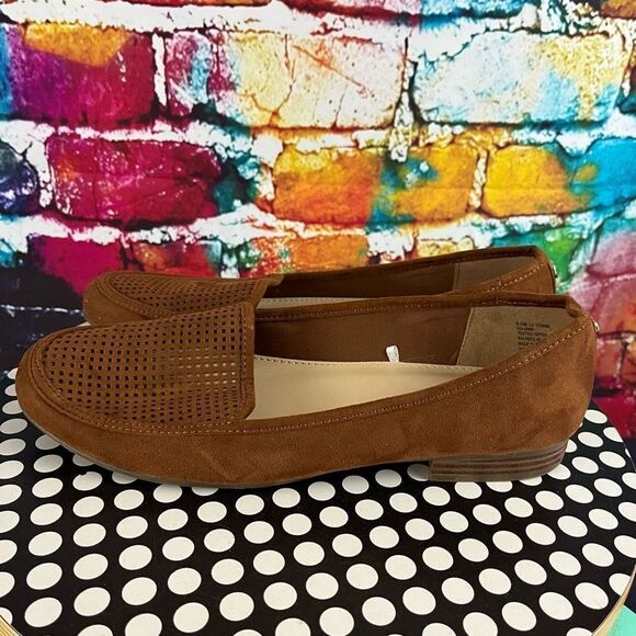 Liz Claiborne Towne Loafers Brown Perforated Upper Slip On Faux Suede 8.5 Medium - Picture 3 of 8